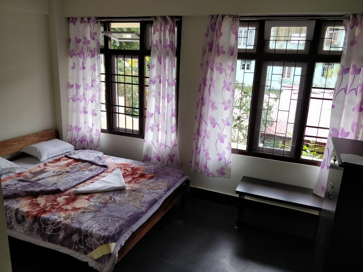 Hotel Pine Leaf Gangtok Bagian luar foto