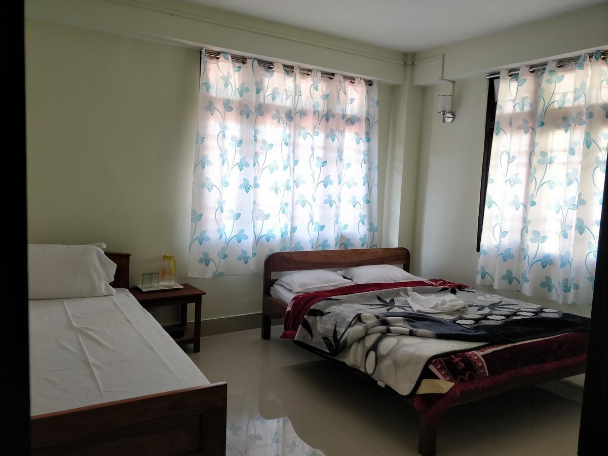 Hotel Pine Leaf Gangtok Bagian luar foto