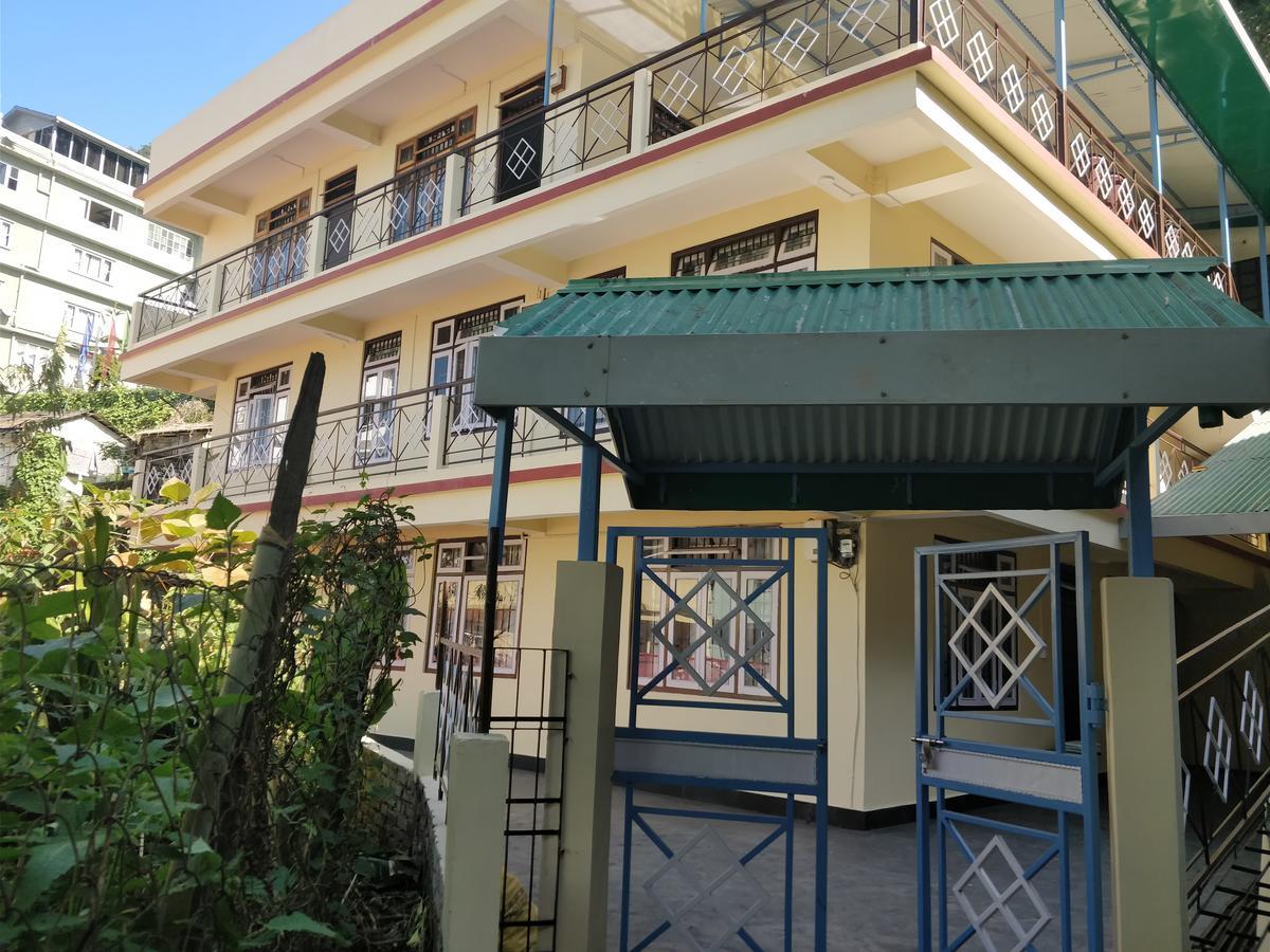 Hotel Pine Leaf Gangtok Bagian luar foto