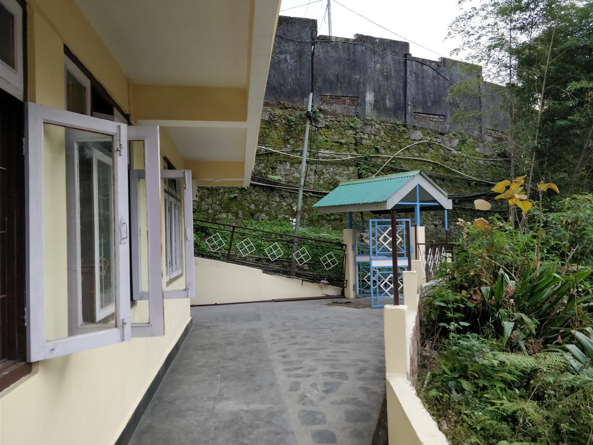 Hotel Pine Leaf Gangtok Bagian luar foto