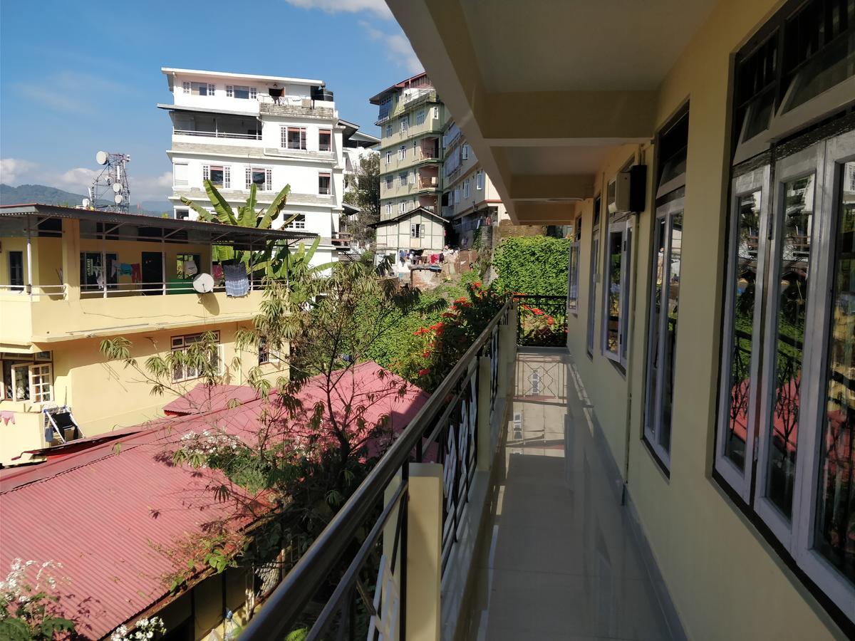 Hotel Pine Leaf Gangtok Bagian luar foto